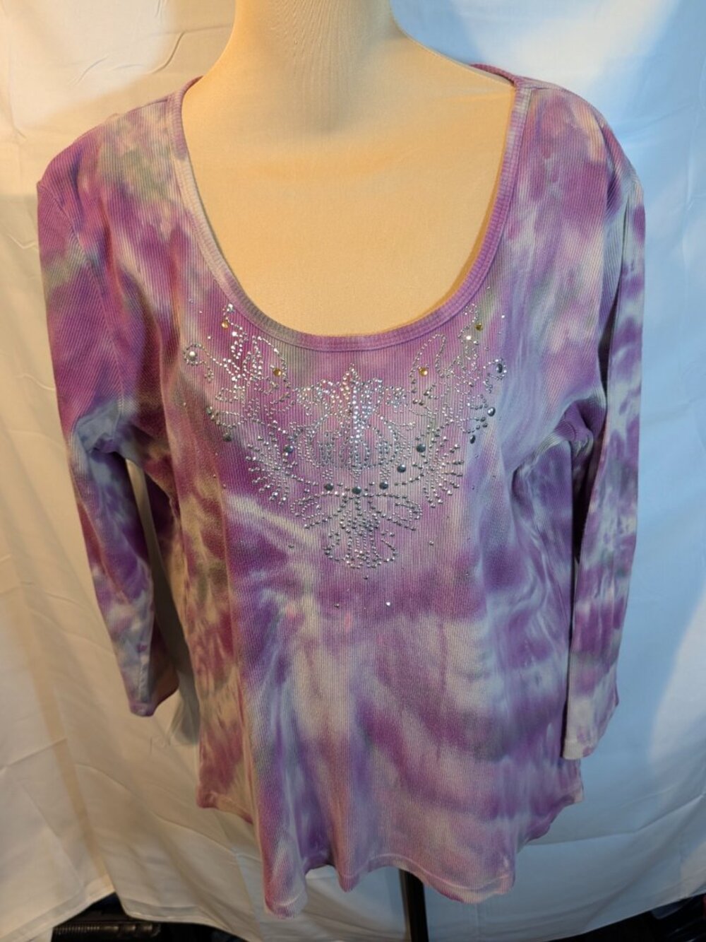 Reba Scoop Neck Top Women’s XL Purple Ombre Tie Dye 3/4 Sleeve Top w/studs